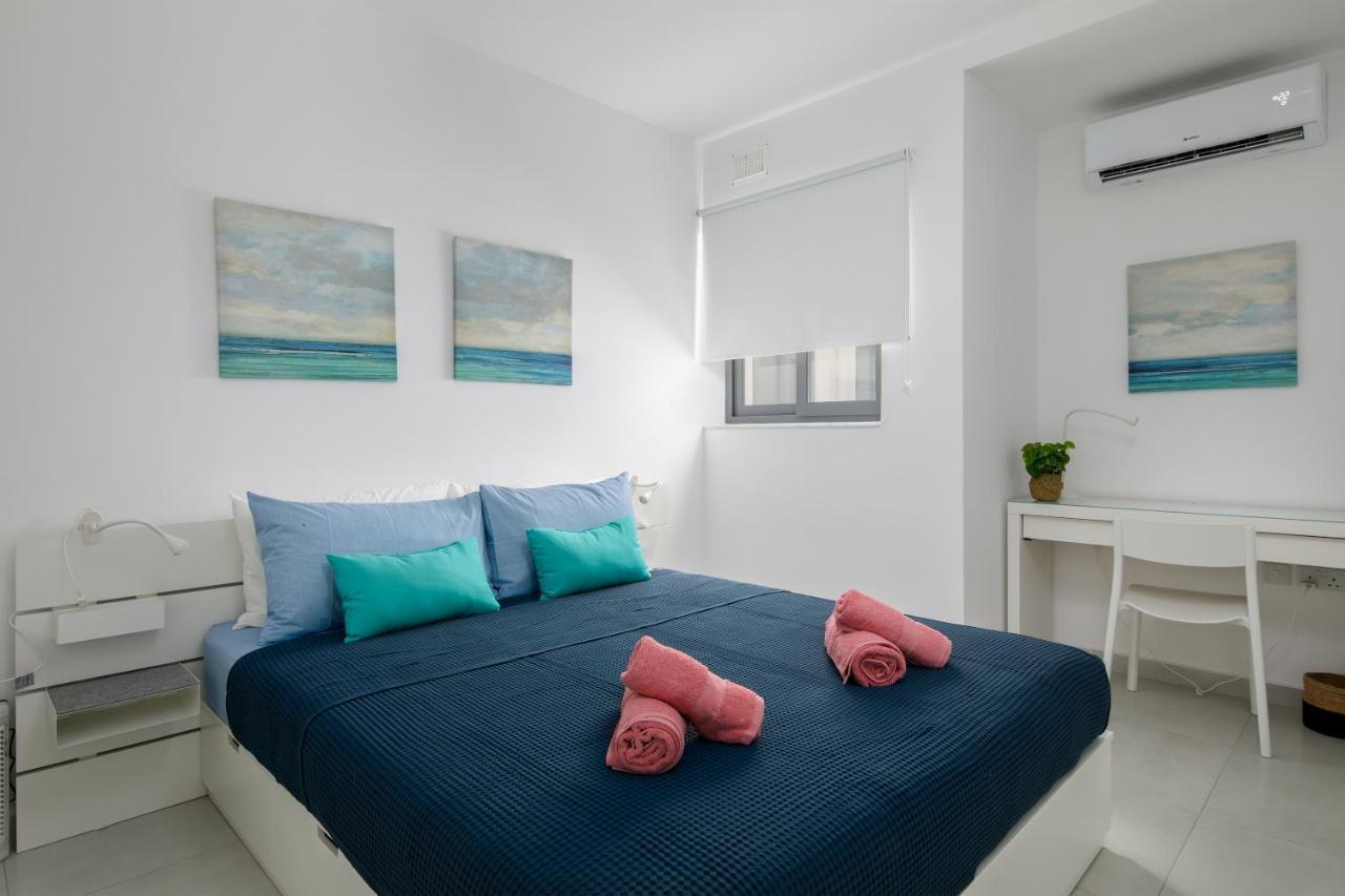 Cosy, Modern 1 Bedroom شقة *